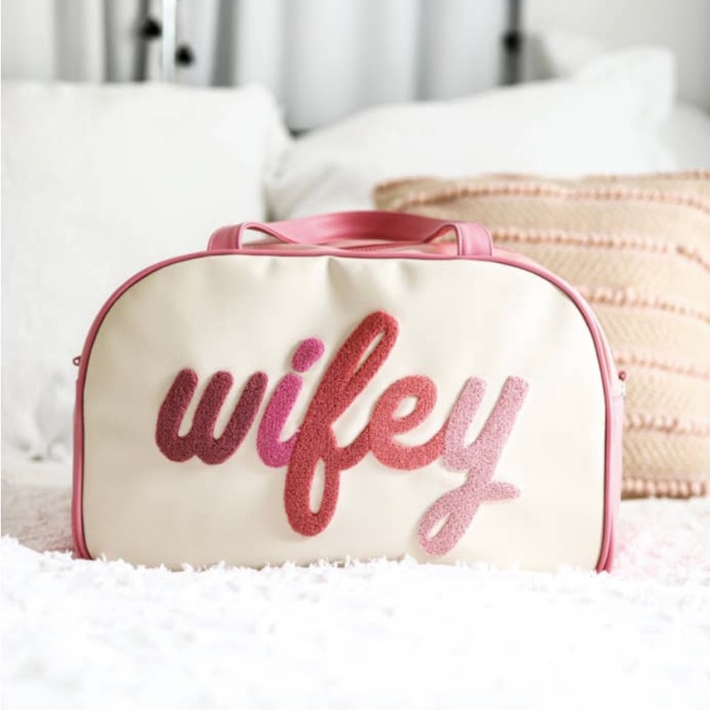 Wifey Duffle Bag NWT - Picture 2 of 3